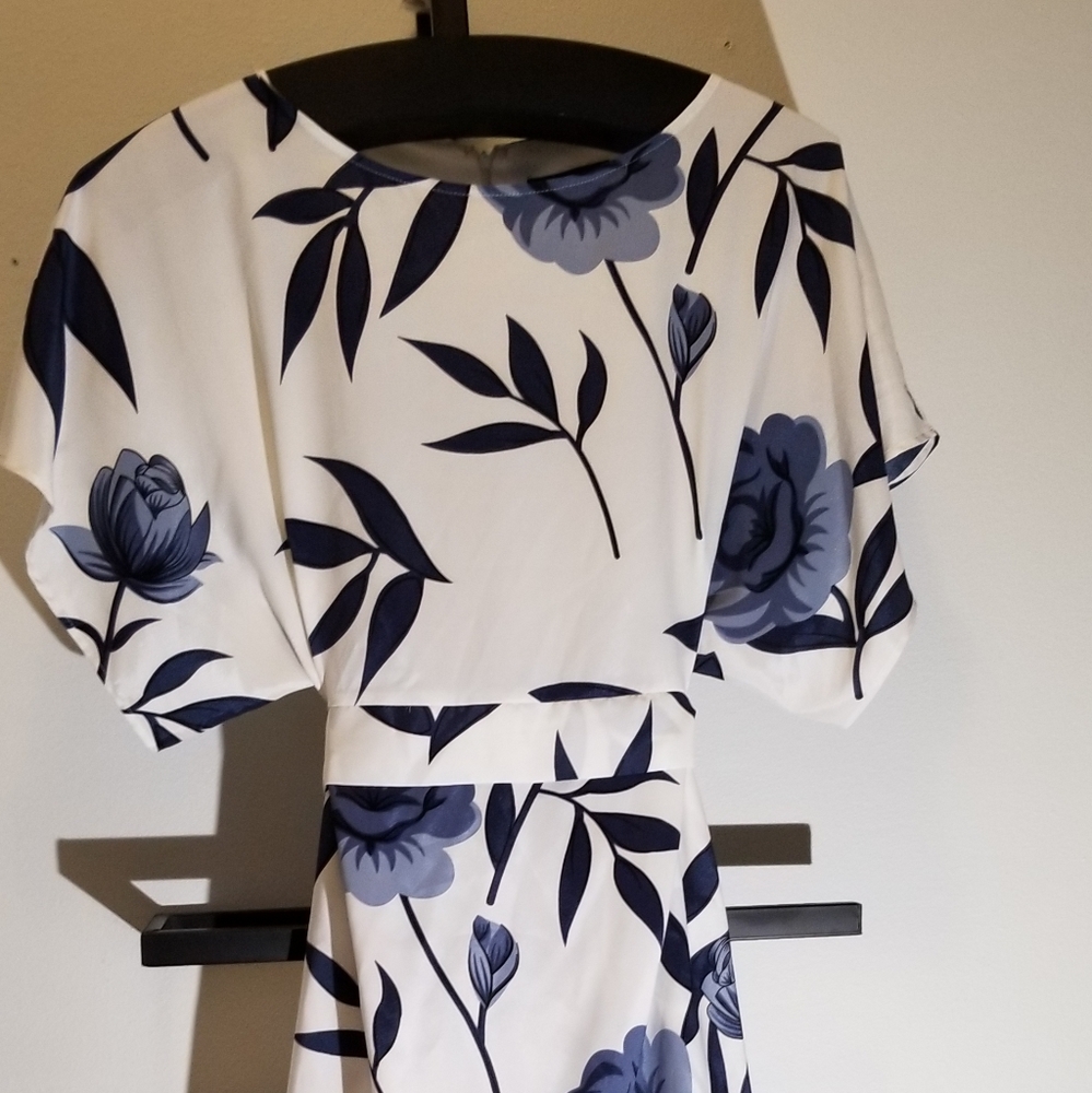BCBGMAXAZRIA floral dress in great condition